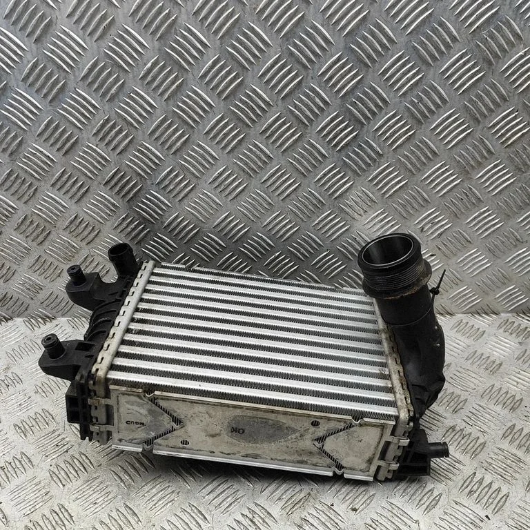 Vahejahuti radiaator 9P1145621A