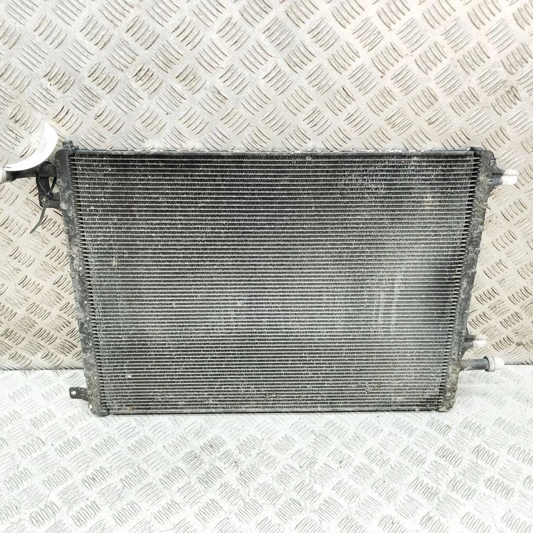 Starpdzesētāja (interkūlera) radiators GJ3219E839BB