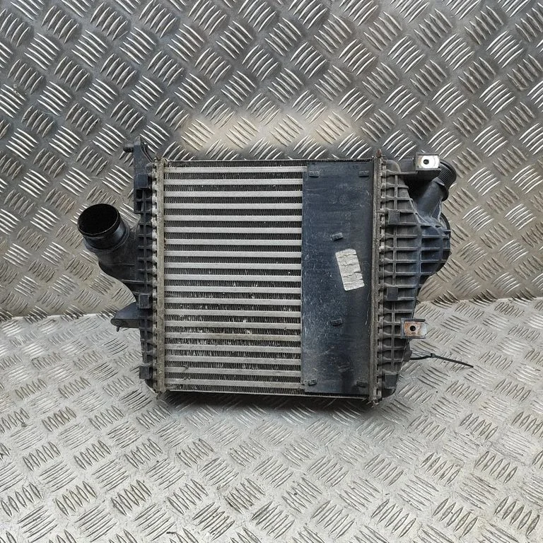 Starpdzesētāja (interkūlera) radiators 4M0094A