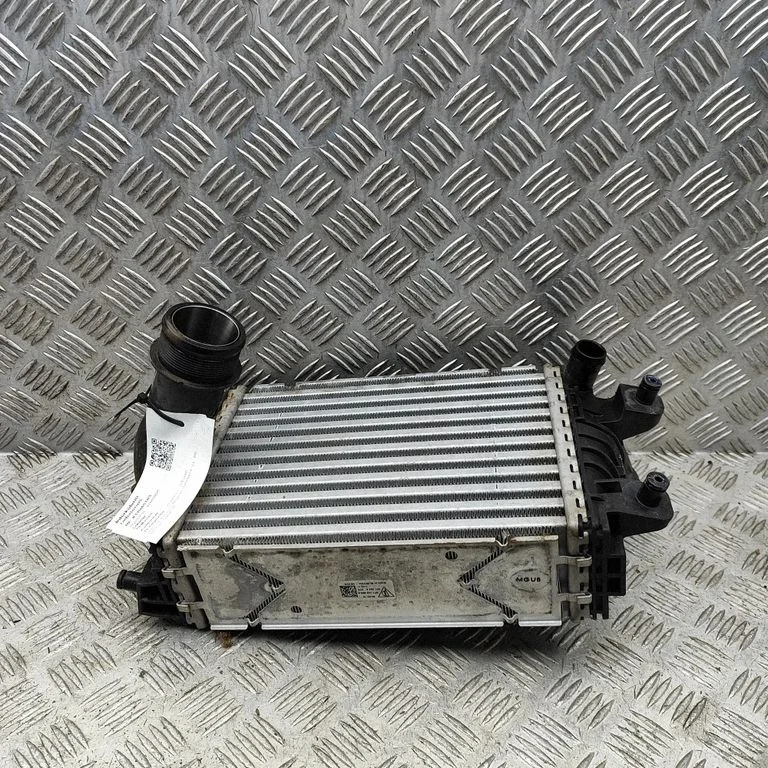 Vahejahuti radiaator 9P1145622A