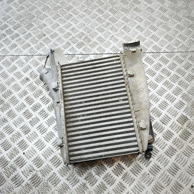 Starpdzesētāja (interkūlera) radiators 4K0145805P