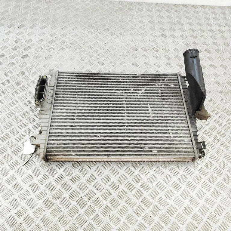 Starpdzesētāja (interkūlera) radiators 5W939L440AB