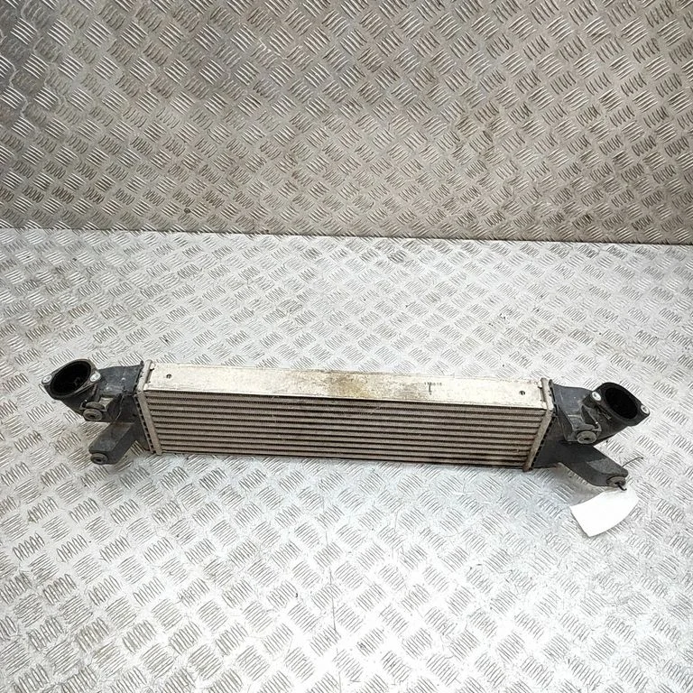 Vahejahuti radiaator 1530A161