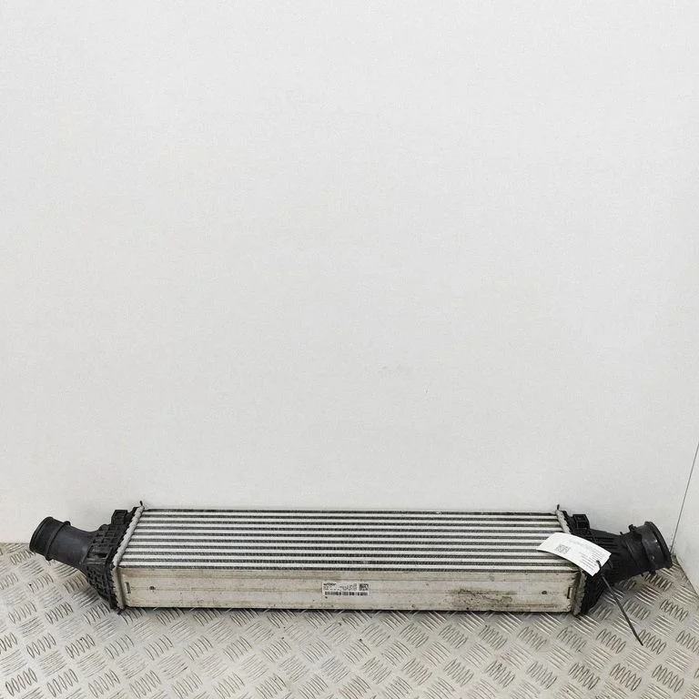 Vahejahuti radiaator 8W0145805AC