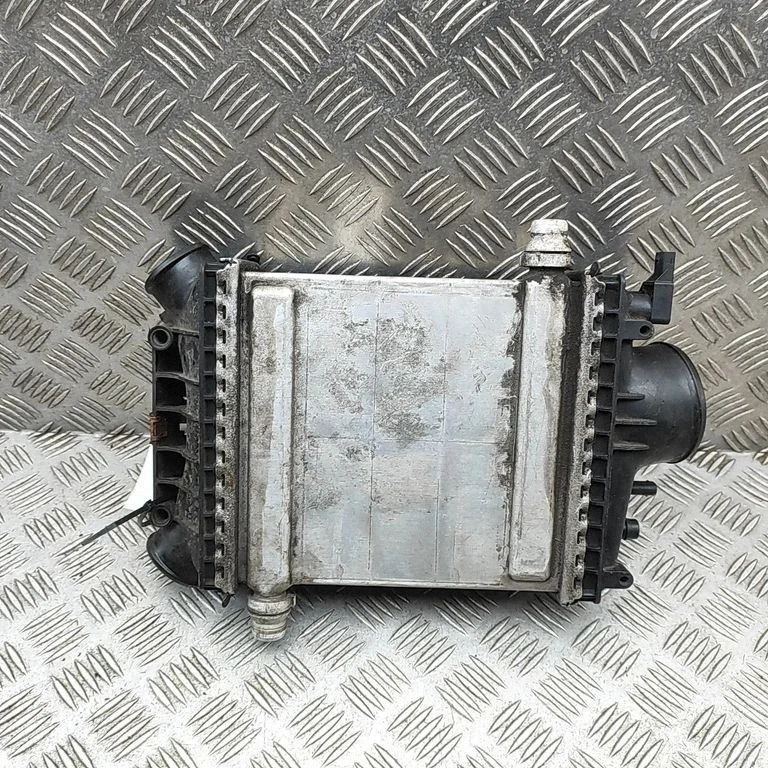Starpdzesētāja (interkūlera) radiators Z9242005
