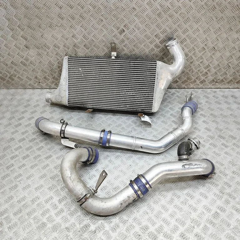 Vahejahuti radiaator