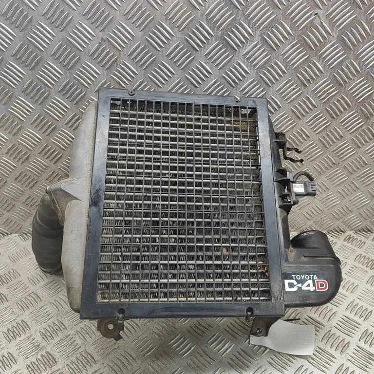 Vahejahuti radiaator – Toyota Land Cruiser (J120) (2002-2009)