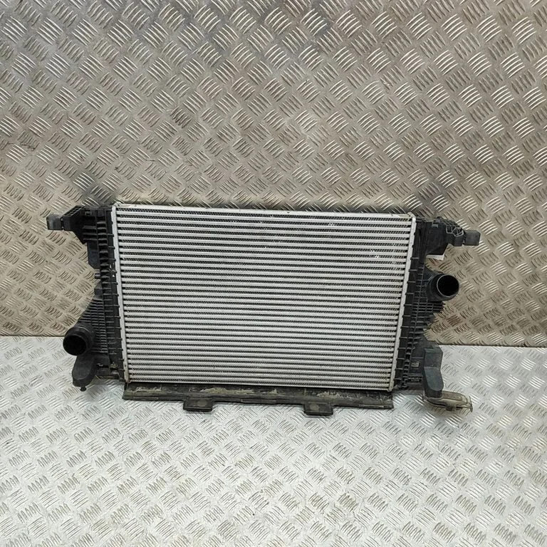 Vahejahuti radiaator A2475000100