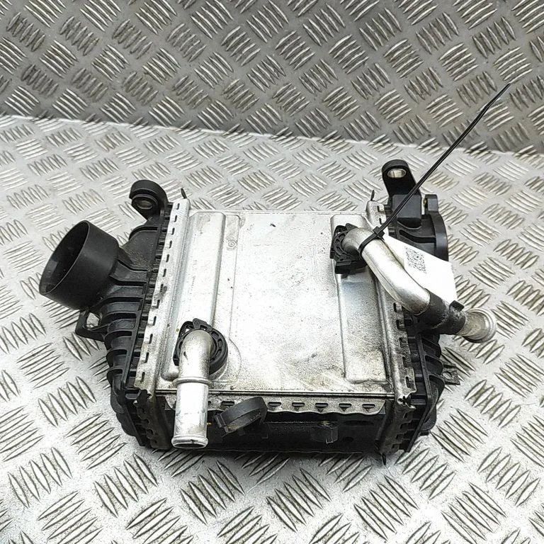 Starpdzesētāja (interkūlera) radiators EU458012