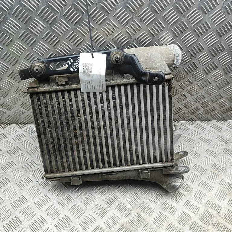 Vahejahuti radiaator 4K8121705