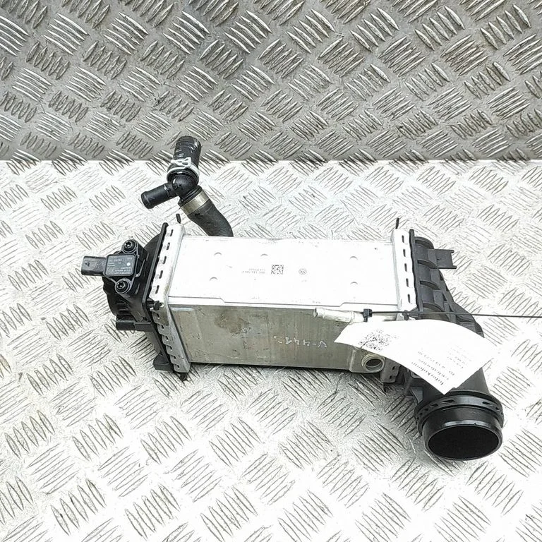 Starpdzesētāja (interkūlera) radiators 04E906051J