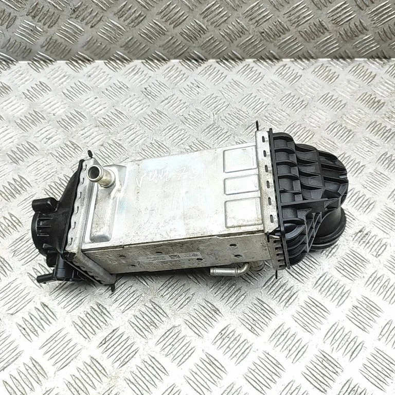 Starpdzesētāja (interkūlera) radiators 04E906051J