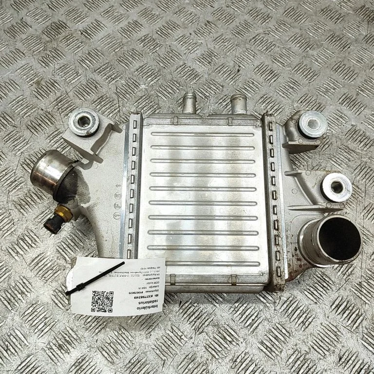 Starpdzesētāja (interkūlera) radiators 8975340130