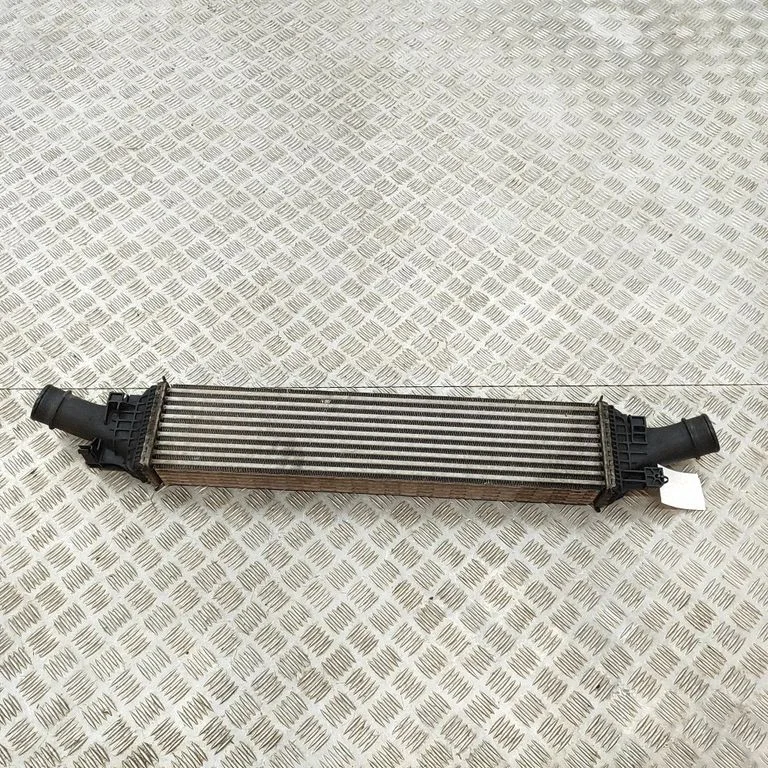 Vahejahuti radiaator 8K0145805P