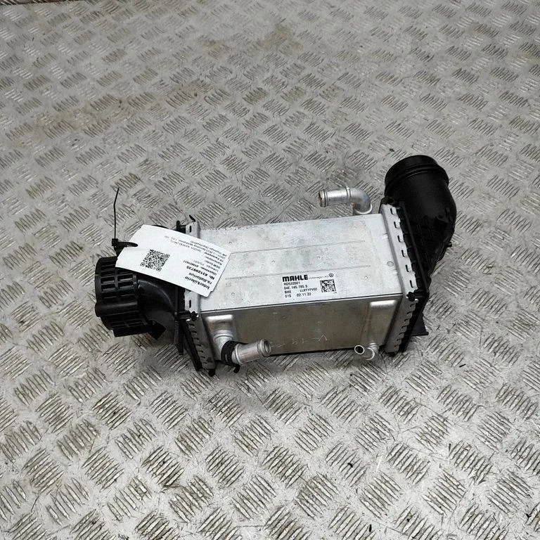 Starpdzesētāja (interkūlera) radiators 04E145785S