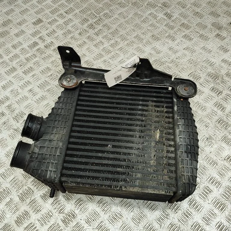 Vahejahuti radiaator 16484792