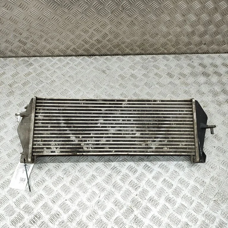 Vahejahuti radiaator ESR4504
