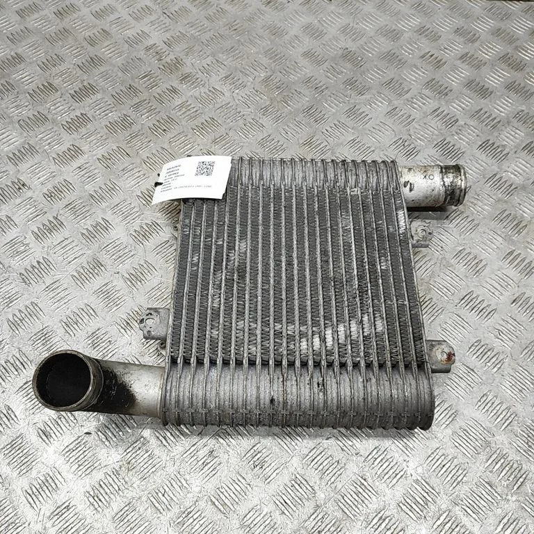 Vahejahuti radiaator – KIA Carens I (1999-2006)