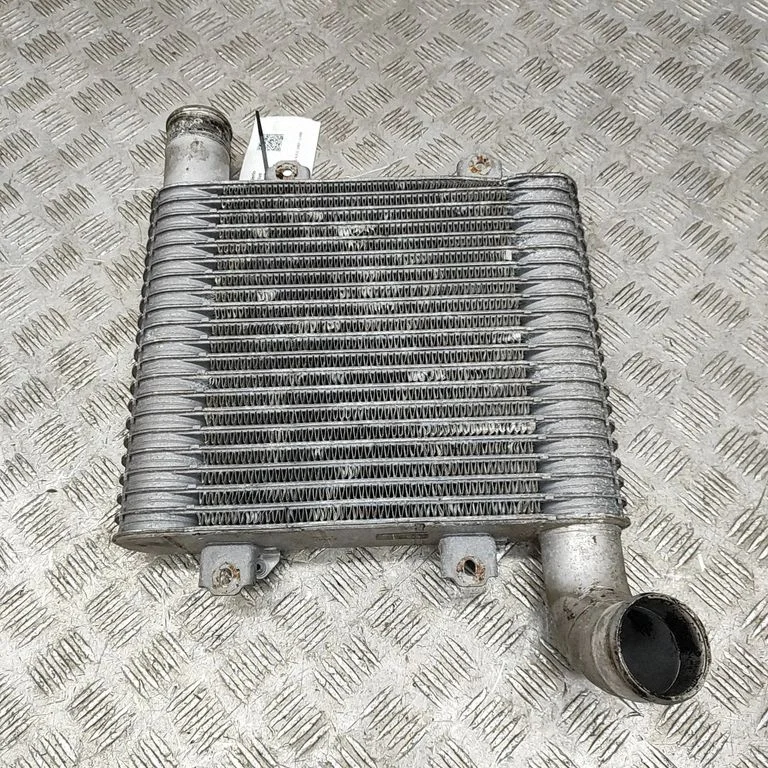 Vahejahuti radiaator – KIA Carens I (1999-2006)