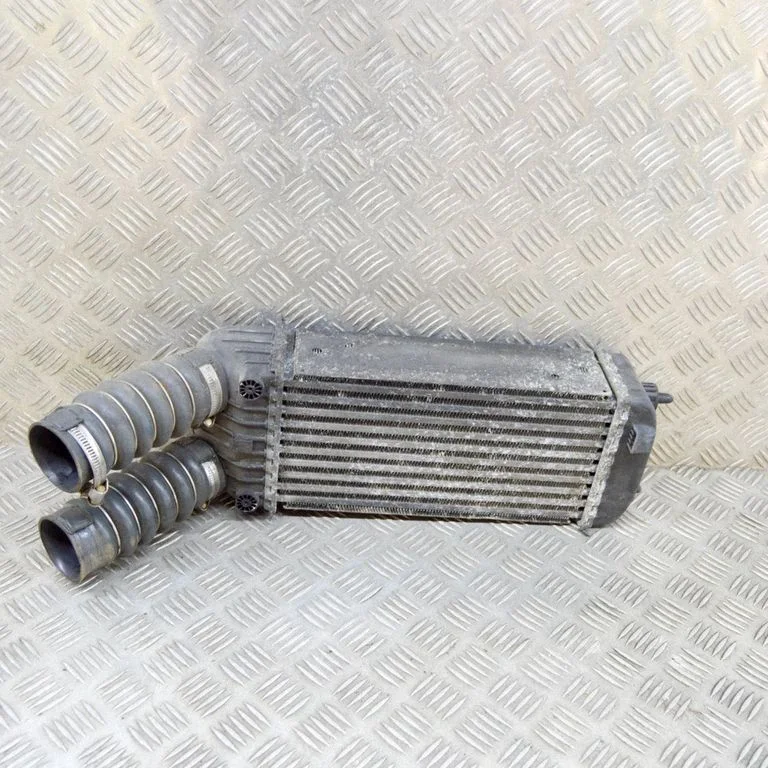 Starpdzesētāja (interkūlera) radiators K7798004