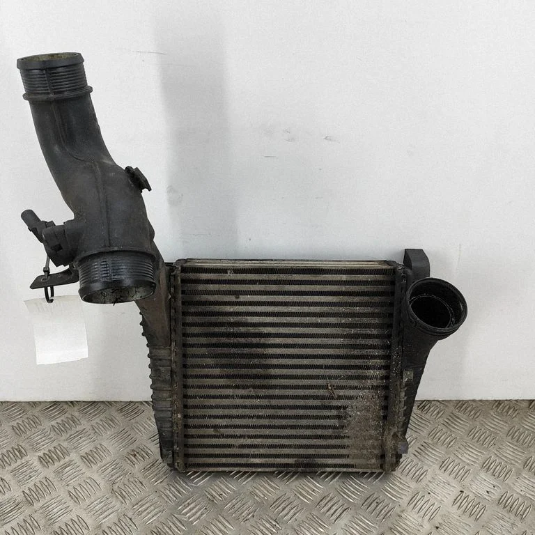 Starpdzesētāja (interkūlera) radiators 7L6145803C