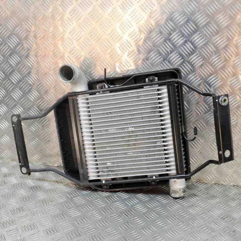Vahejahuti radiaator – KIA Carens I (1999-2006)