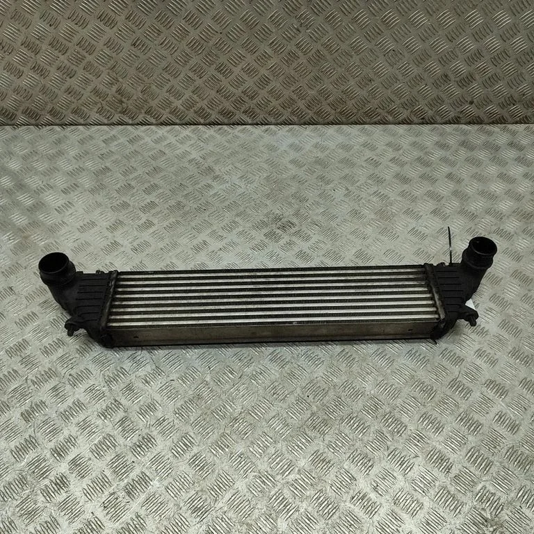 Starpdzesētāja (interkūlera) radiators 8A9450000