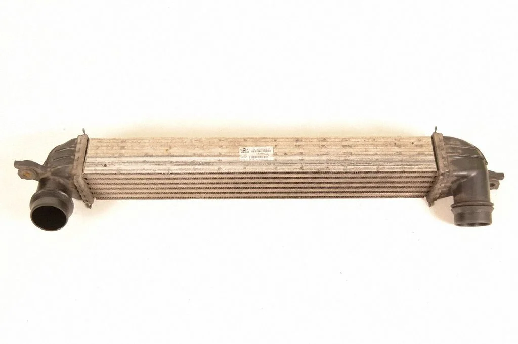 Starpdzesētāja (interkūlera) radiators 8506904