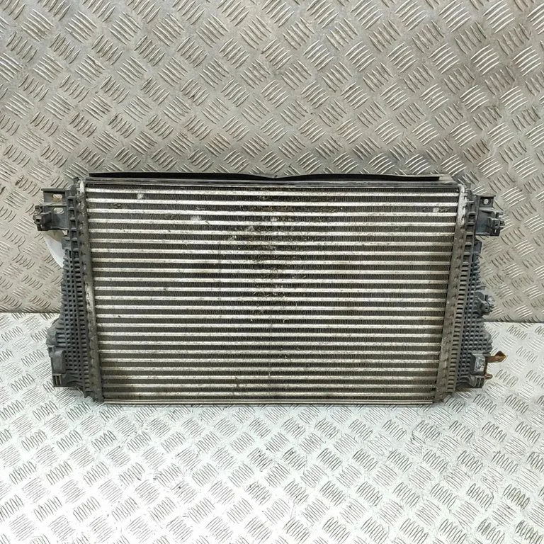 Starpdzesētāja (interkūlera) radiators 2H0145804C