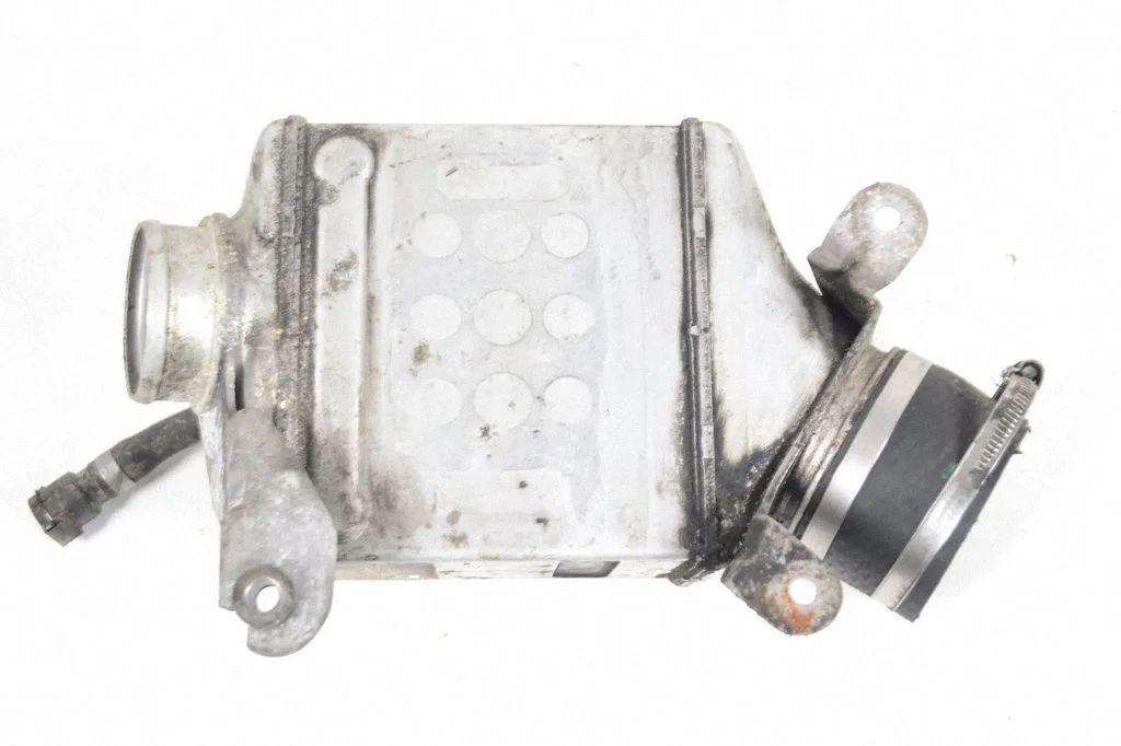 Vahejahuti radiaator – BMW 7-seeria F01 F02 F03 F04 (2008-2016)