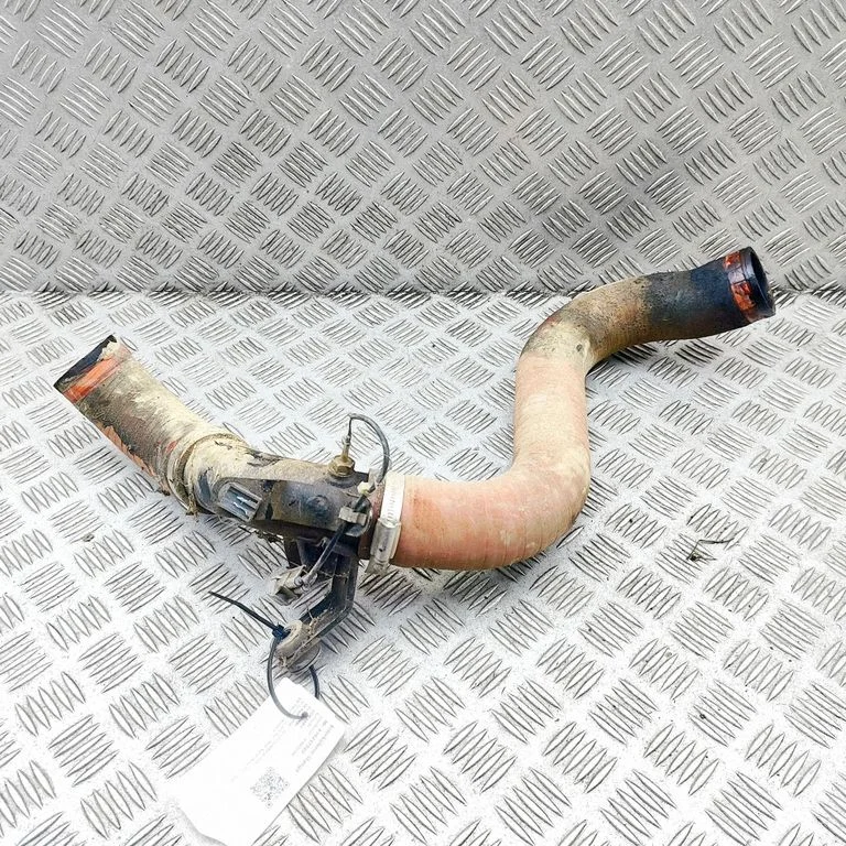 Wąż / rura intercoolera 8983500570