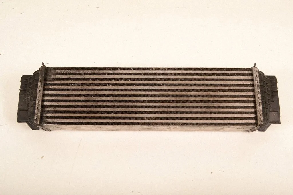 Vahejahuti radiaator – BMW 5-seeria F10 F11 (2009-2016)