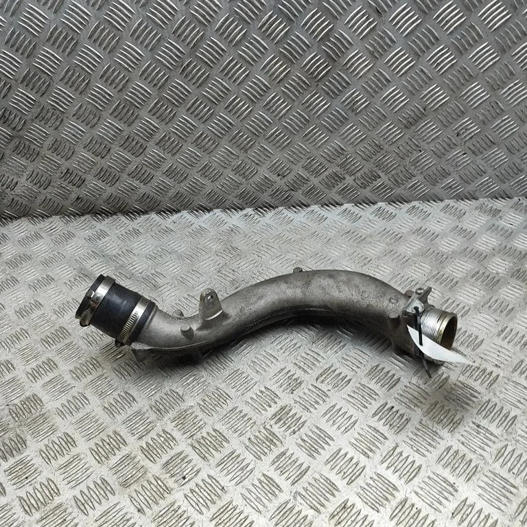 Intercooler hose/pipe 8S0145674F – Audi RS Q8 (2019-)