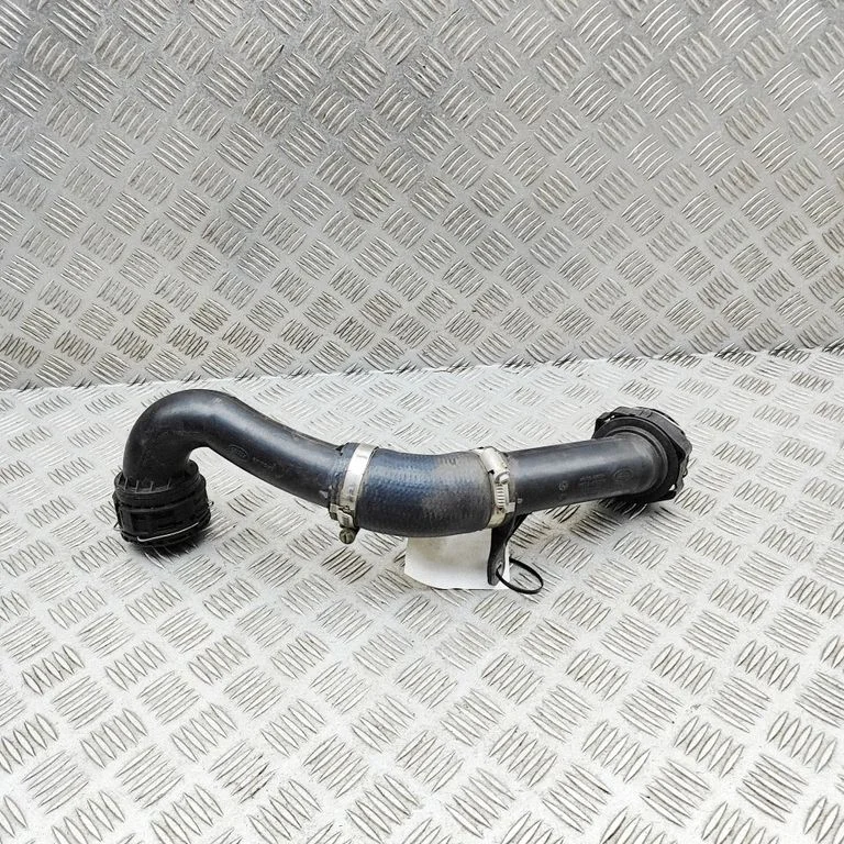 Wąż / rura intercoolera M8D26C715AA