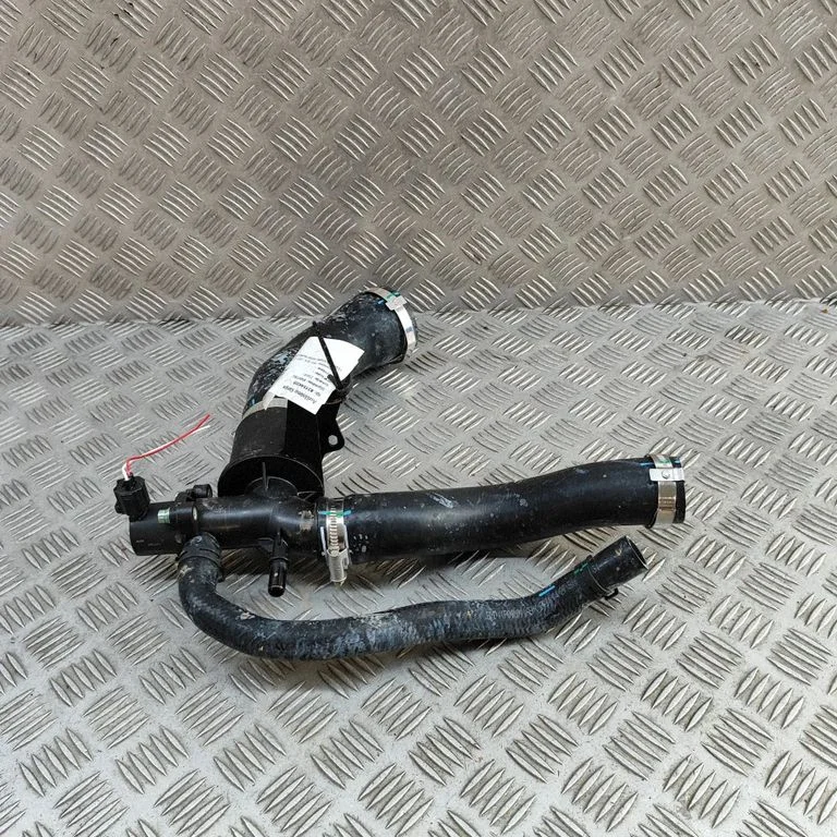 Vahejahuti voolik (-ud)/ toru (-d) SA3HLU1314100
