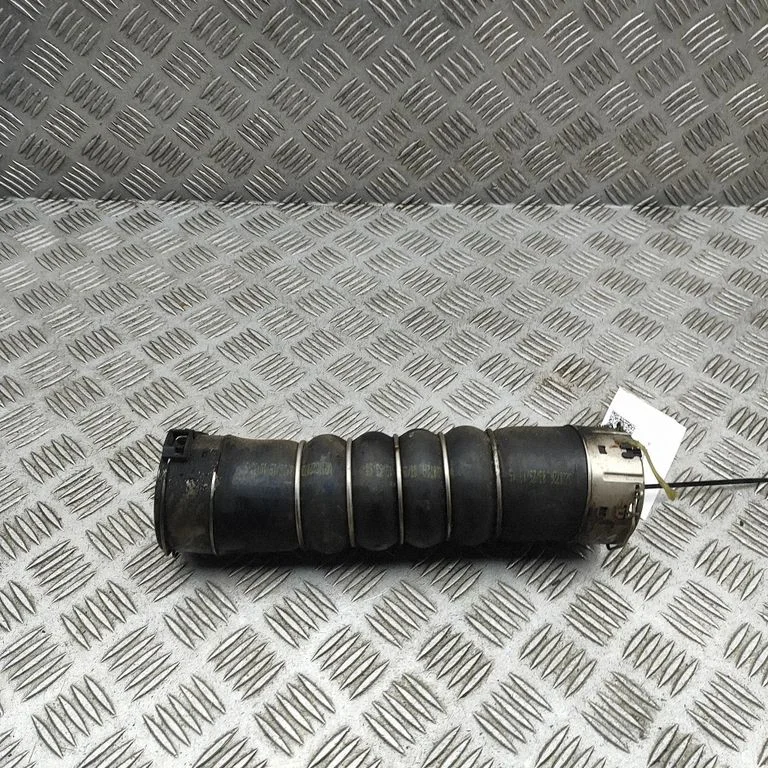 Vahejahuti voolik (-ud)/ toru (-d) 8580077