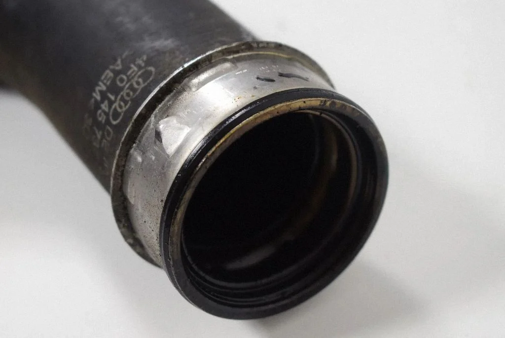 Wąż / rura intercoolera 4F0145737D