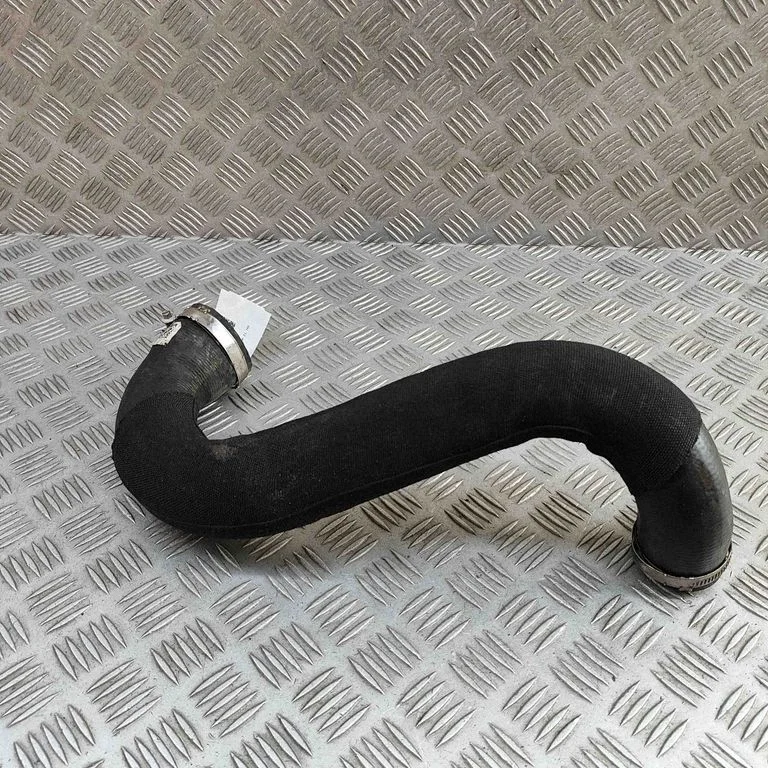 Vahejahuti voolik (-ud)/ toru (-d) 8K0145738AH