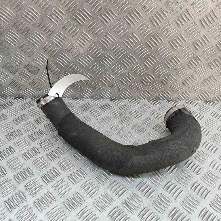Vahejahuti voolik (-ud)/ toru (-d) 8K0145738AH