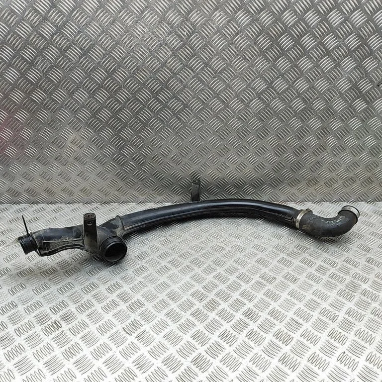 Vahejahuti voolik (-ud)/ toru (-d) – Volkswagen Touareg II (2010-2018)