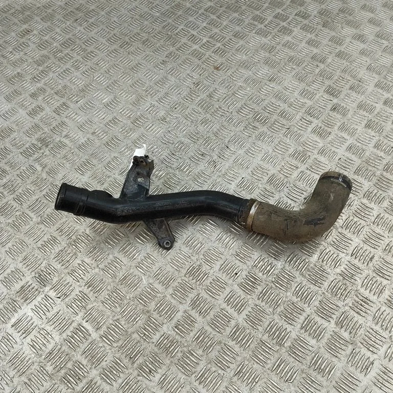 Starpdzesētāja šļūtene (-es)/ caurule (-es) A4544910237