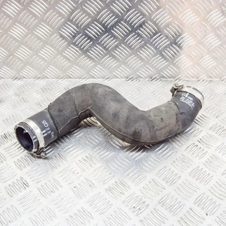 Vahejahuti voolik (-ud)/ toru (-d) 8R0145993A
