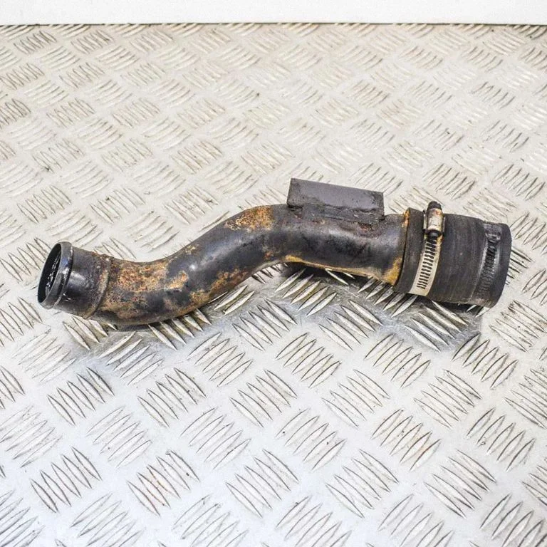 Intercooler hose/pipe – right