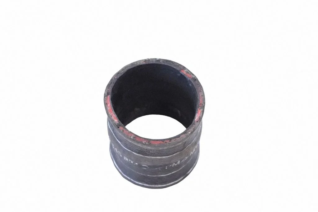 Vahejahuti voolik (-ud)/ toru (-d) 059145834D