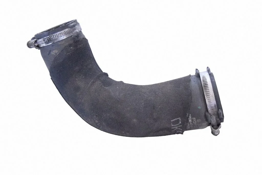 Vahejahuti voolik (-ud)/ toru (-d) 8K0145737H