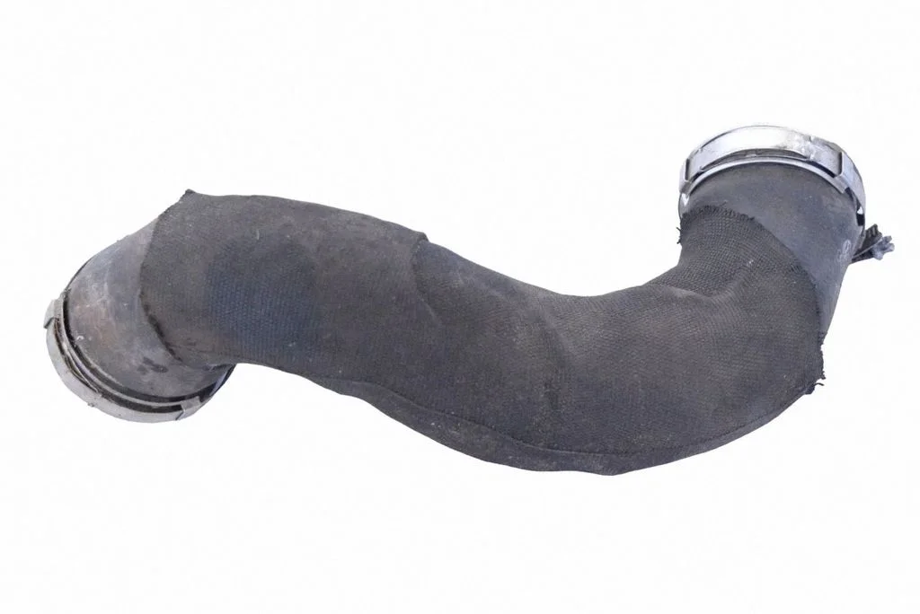 Vahejahuti voolik (-ud)/ toru (-d) 8K0145709E