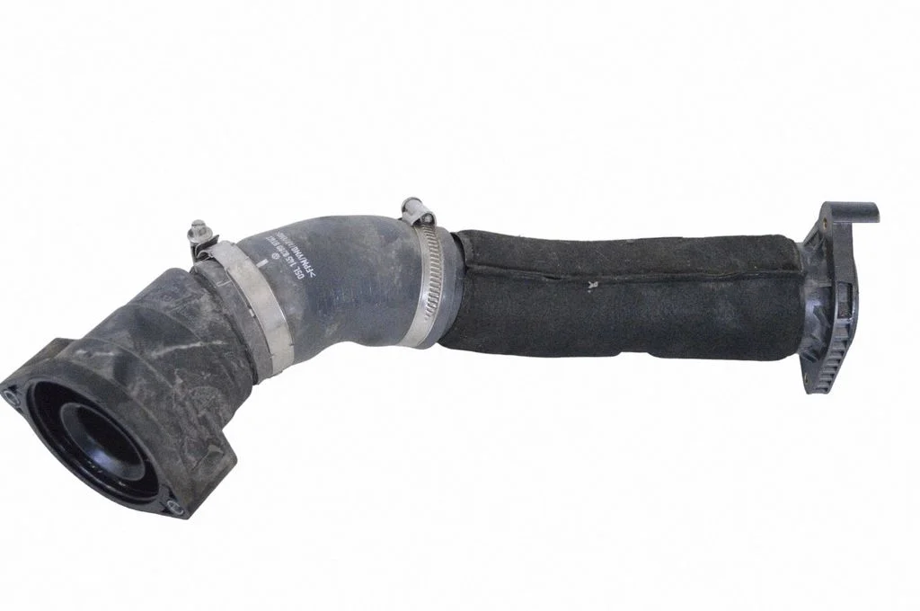 Wąż / rura intercoolera 05L145828D