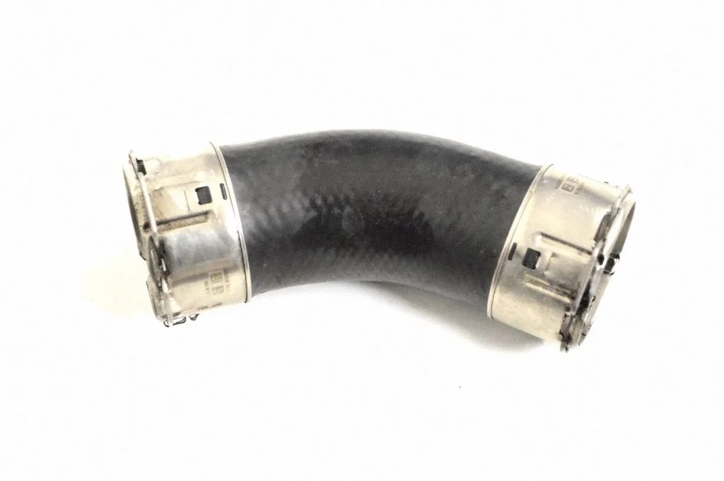 Intercooler hose/pipe – right