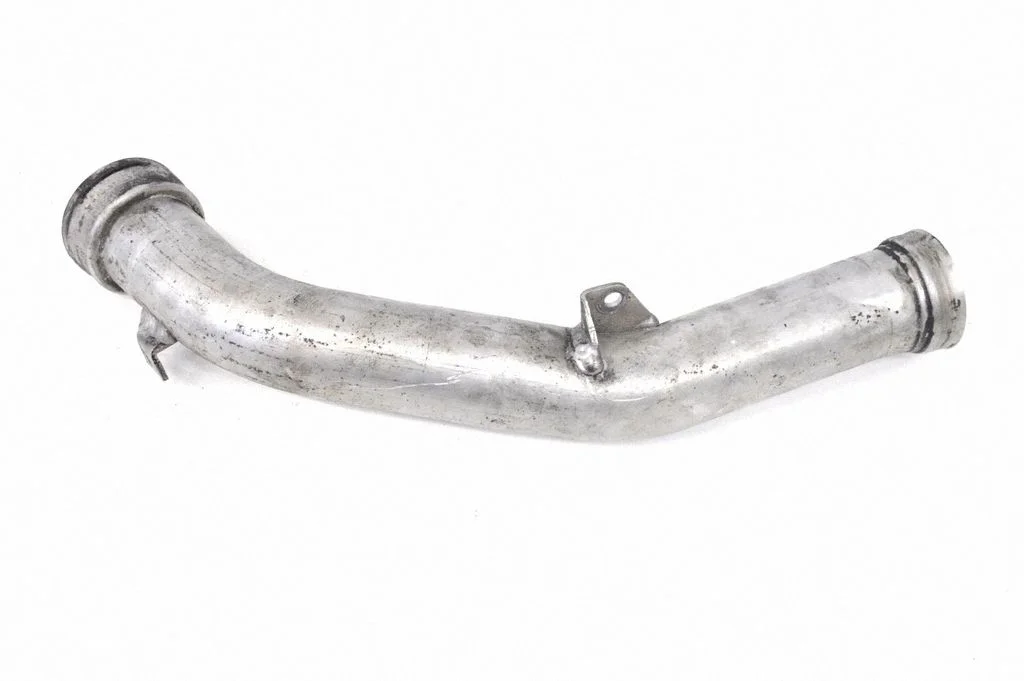 Vahejahuti voolik (-ud)/ toru (-d) – Mercedes-Benz C-klass AMG W204 (2007-2014)