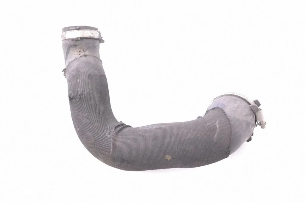 Vahejahuti voolik (-ud)/ toru (-d) 8K0145738P